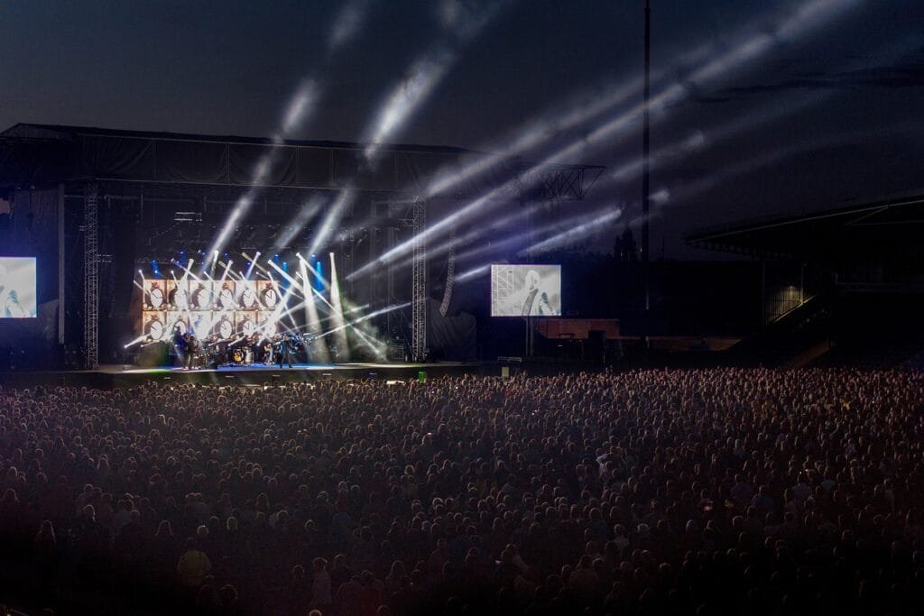 concert, stage, event-601537.jpg